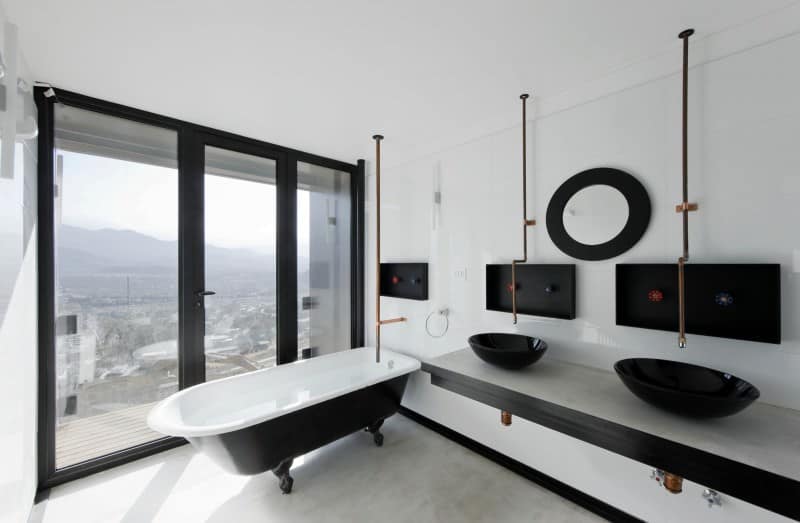 15 Black and White Bathroom Decor Ideas That Embrace Sleek Style