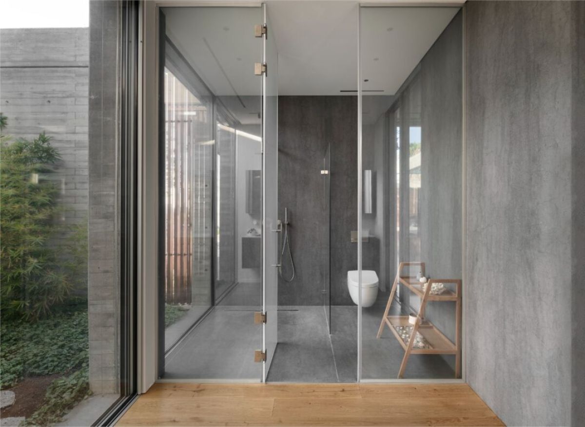 26 Gorgeous Gray Primary Bathroom Ideas Inspired by the Versatile Hue
