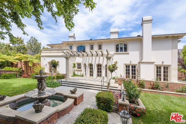 Impressive Traditional Estate with High-Coved Ceilings and Limestone & Hardwood Floors