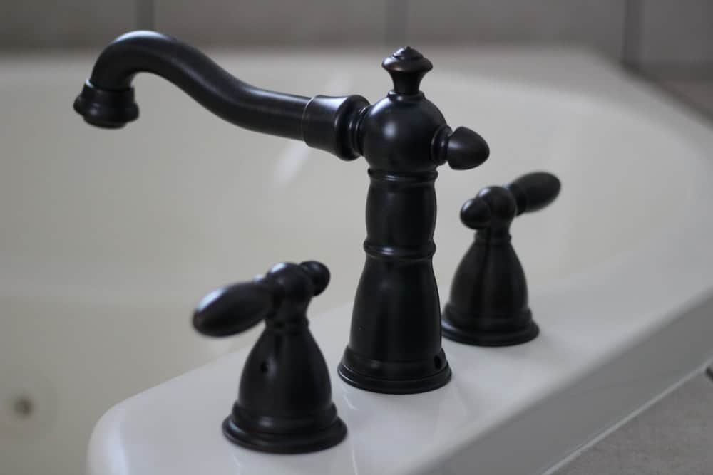 What is a Widespread Faucet? Pros and Cons