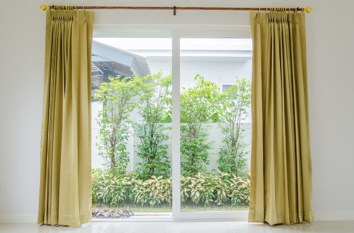 How to clean your curtains so they look great but don’t get damaged